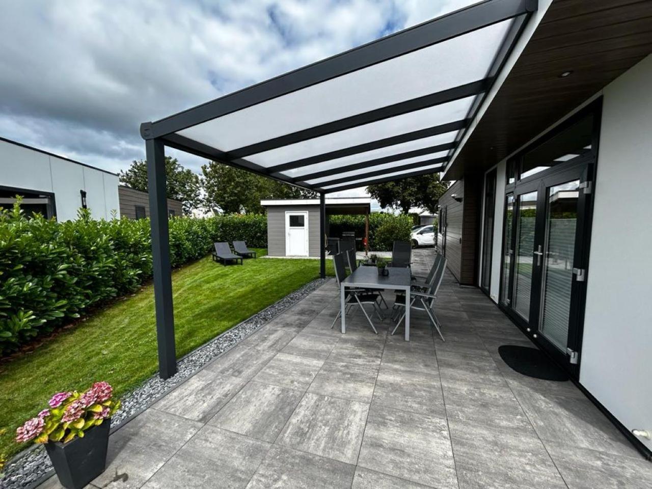 Ferienhaus / Chalet / Bungalow Am See, Holland, Niederlande, Lathum Exterior photo